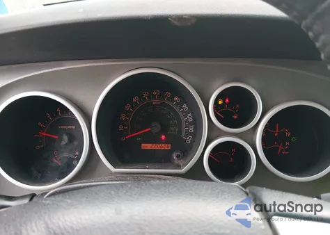 2015 Toyota Sequoia Sr5 5.7L V8 z USA, uszkodzony, nr VIN 5TDBW5G12FS118947